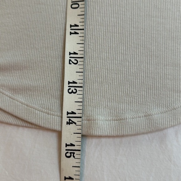 Lululemon Athletica “HOLD TIGHT” Short Sleeve Ribbed Crop - Picture 4 of 4